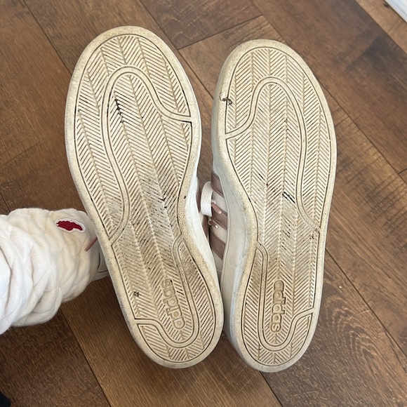 Adidas White and Pink Sneakers Low-Top Design - Picture 8 of 8